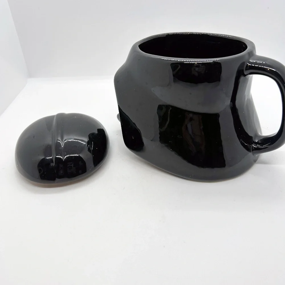 Star Wars 3D sculpted Darth Vader Mug with lid - Picture 2 of 5